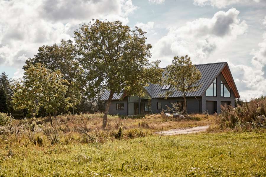 Locals will definitely agree that the steel profiles are “mousi”, which means amazing in the local dialect, Hjablelundvej 49, 9830 Tårs